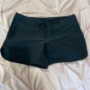 Patagonia size 6 black shorts